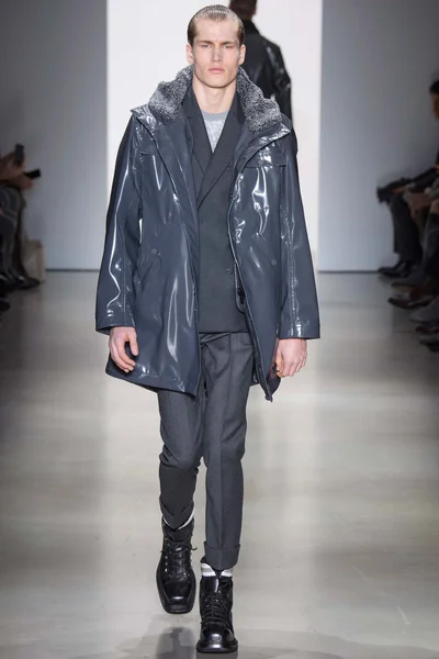 Look 32